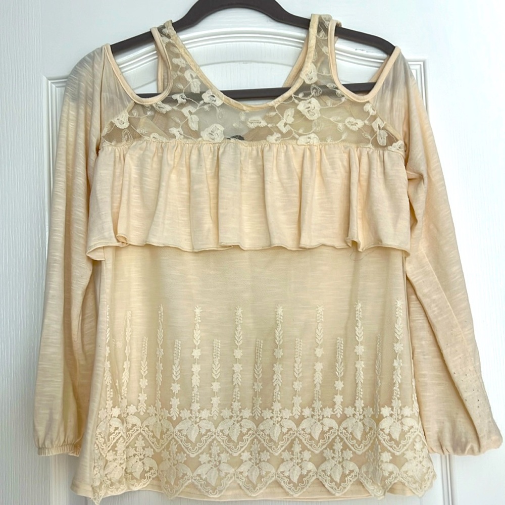 Size S Rue21 Light Cream Lace & Ruffles Cold Shoulder Long Puffed Sleeve Top